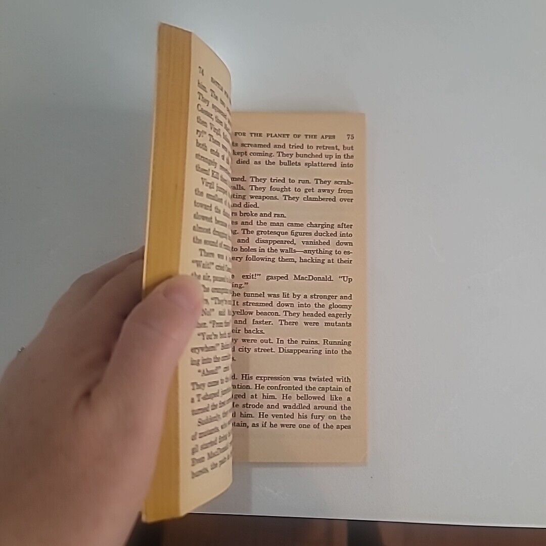 Vintage 1973 Battle For The Planet of The Apes Paperback Book David Gerrold