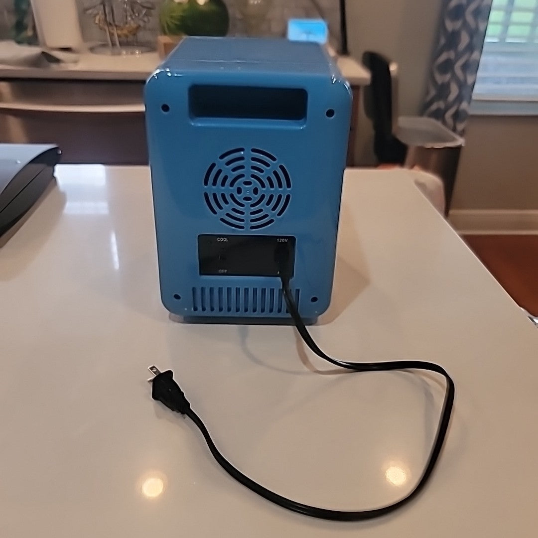 FORTNITE Battle Bus 6 Can Mini Fridge LED Lights & Thermoelectric Cooling