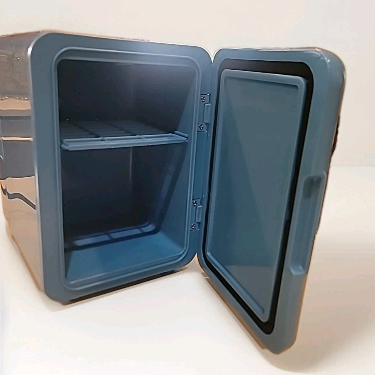 FORTNITE Battle Bus 6 Can Mini Fridge LED Lights & Thermoelectric Cooling