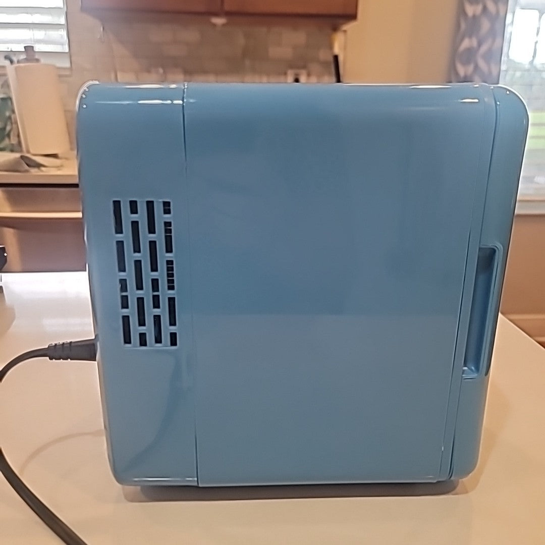 FORTNITE Battle Bus 6 Can Mini Fridge LED Lights & Thermoelectric Cooling
