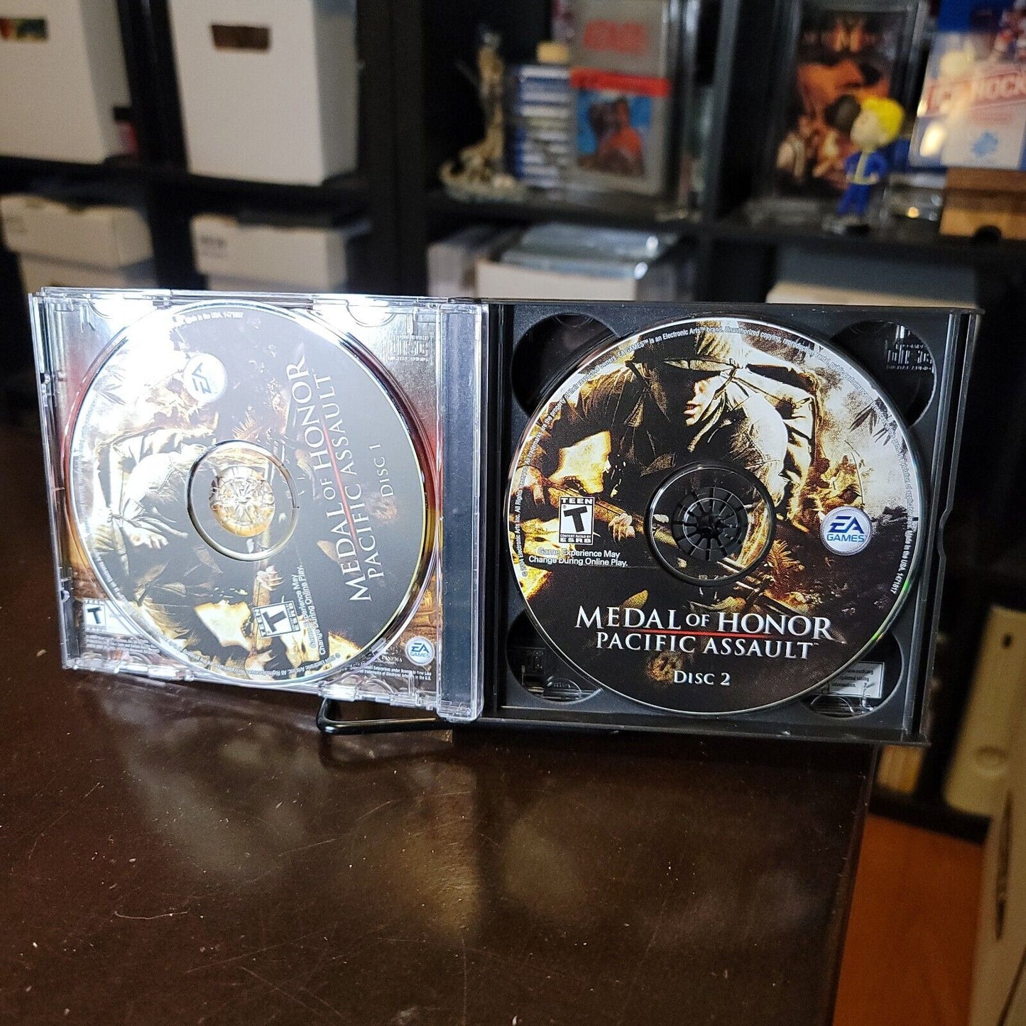 Medal of Honor: Pacific Assault (PC, 2004) 4 Disc PC CD-ROM Game