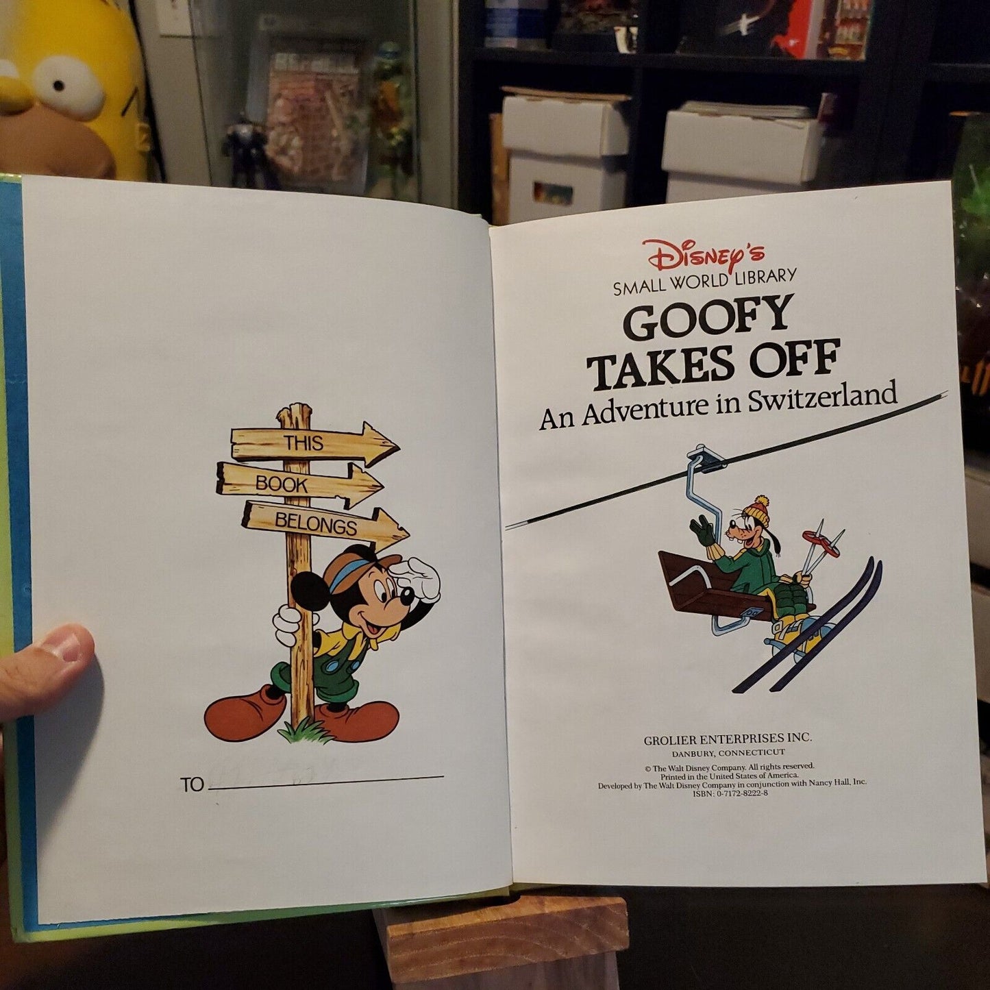 GOOFY TAKES OFF ADVENTURE IN SWITZERLAND Disney's Small World Library book148b