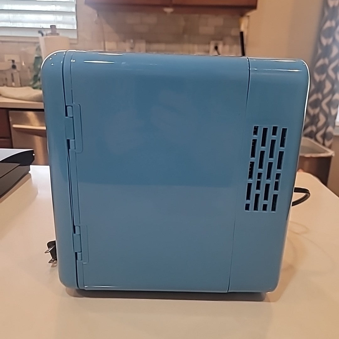 FORTNITE Battle Bus 6 Can Mini Fridge LED Lights & Thermoelectric Cooling