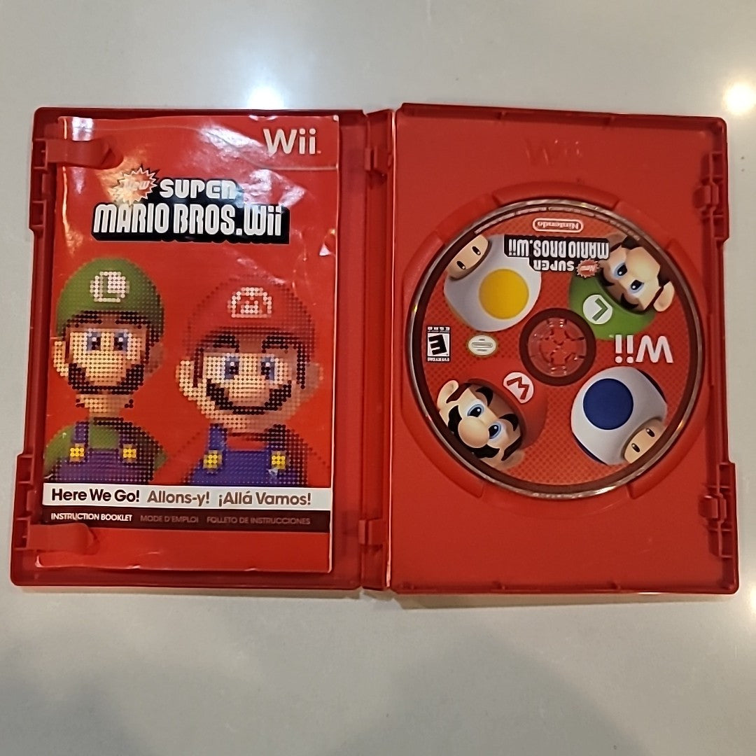 New Super Mario Bros. Wii (Nintendo Wii, 2009) CIB Complete W/ Manual Tested
