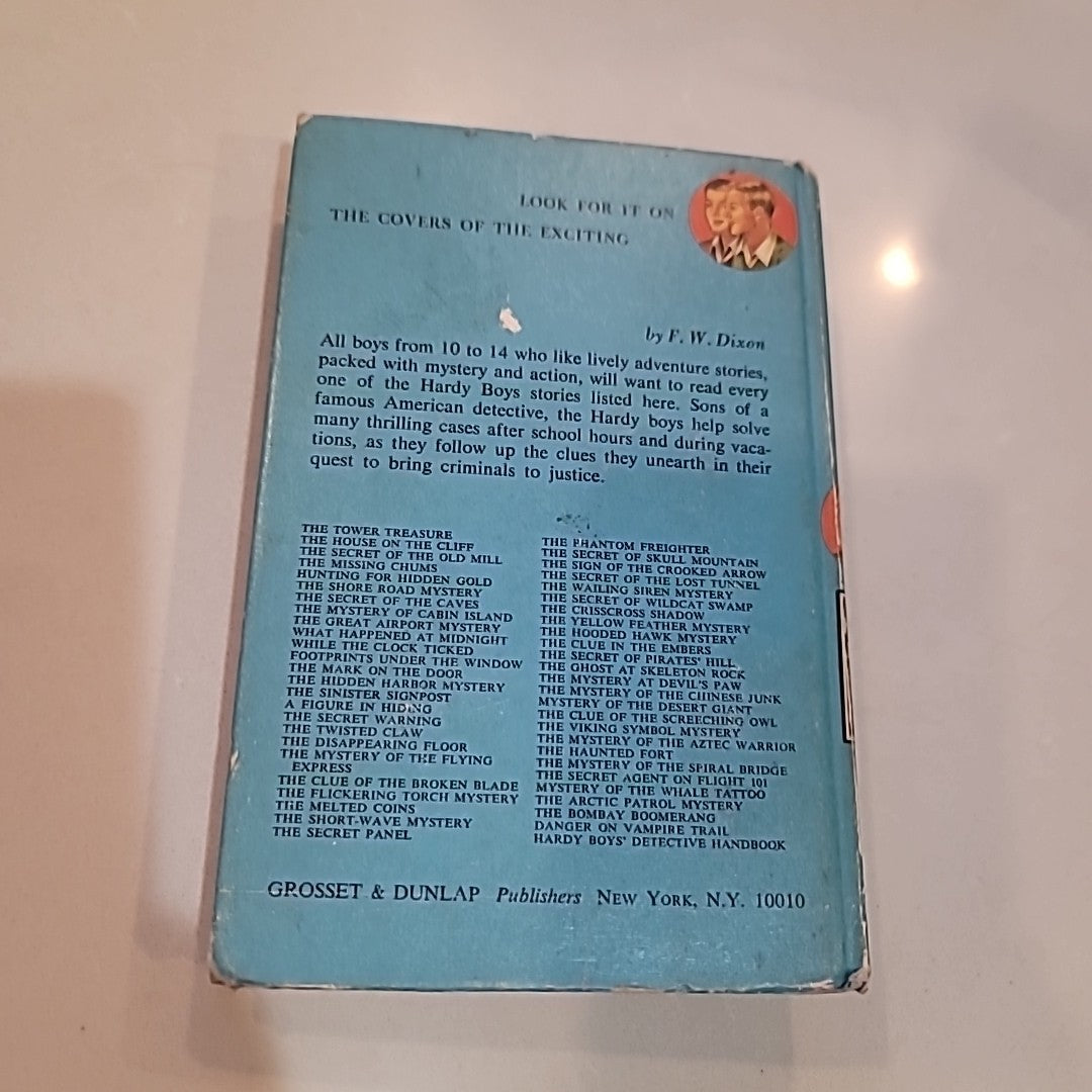 Hardy Boys #33. The Yellow Feather Mystery.  1971 Hardback