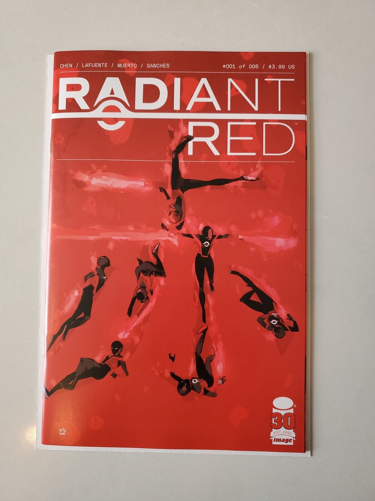 RADIANT RED #1 (2022) - GRADE NM - HIVE EXCLUSIVE STEFANO SIMEONE VARIANT! NM