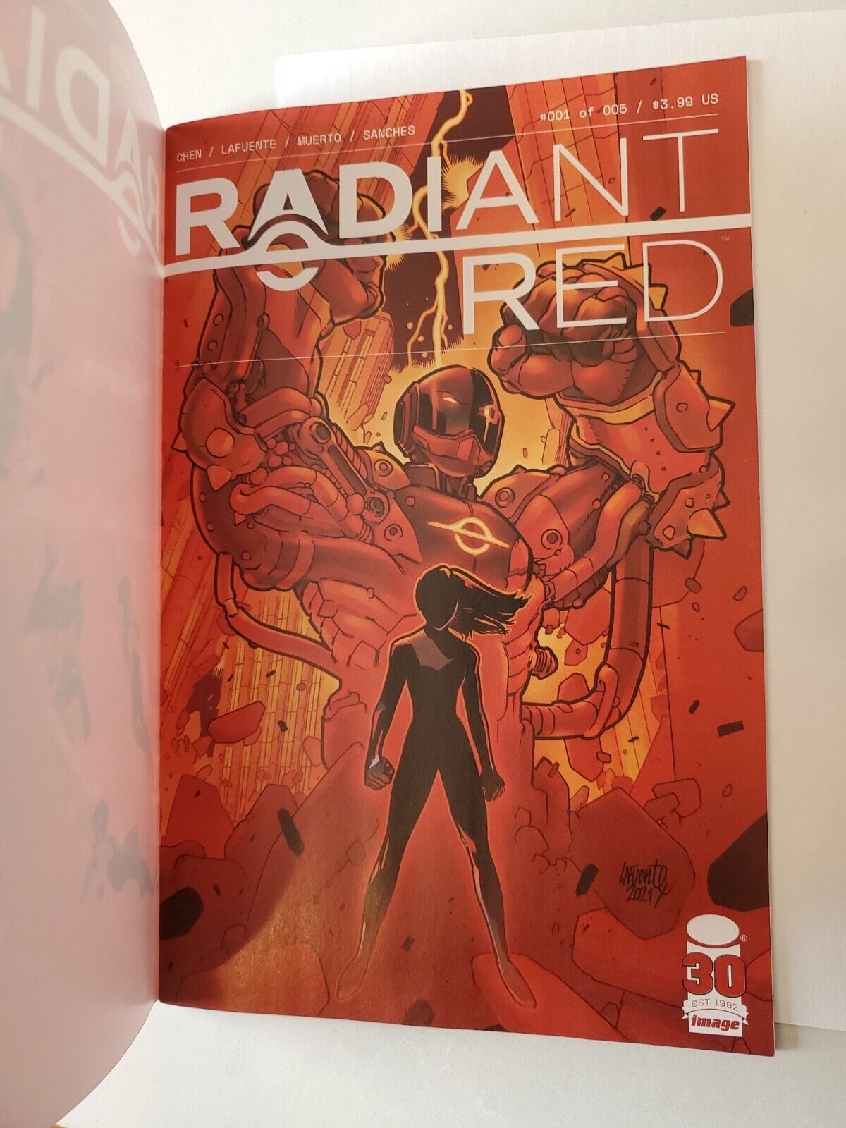 RADIANT RED #1 (2022) - GRADE NM - HIVE EXCLUSIVE STEFANO SIMEONE VARIANT! NM