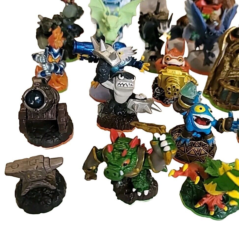 Skylanders Lot of 31 Figures