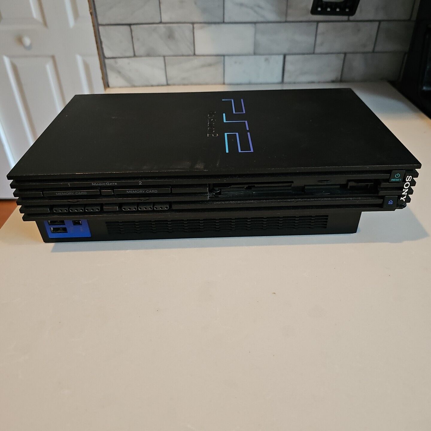 Sony PlayStation 2 PS2 Fat Console SCPH-30001 For Parts Only Does Not Read Discs