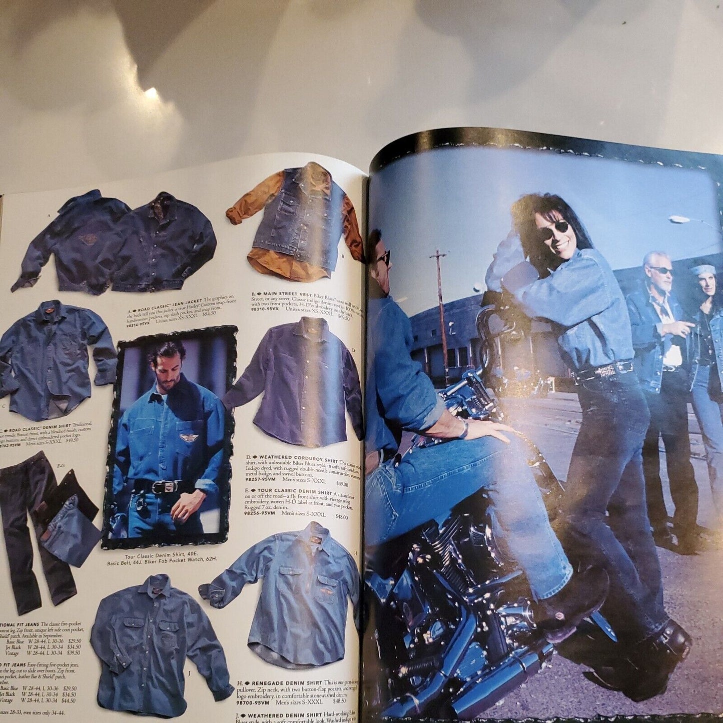 HARLEY - DAVIDSON - Motorclothes Collectibles  1995   SC