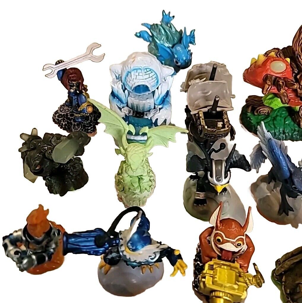 Skylanders Lot of 31 Figures