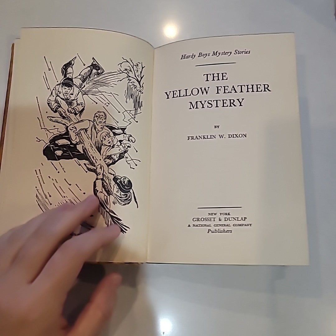 Hardy Boys #33. The Yellow Feather Mystery.  1971 Hardback