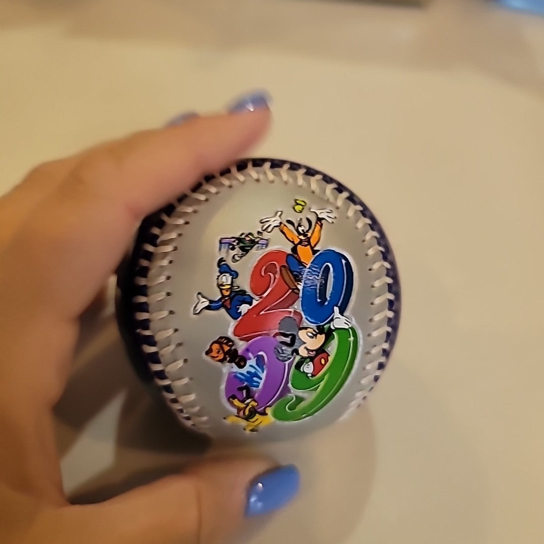 DISNEY WORLD DISNEYLAND 2009 ANNUAL EXCLUSIVE SOUVENIR BASEBALL COLLECTABALL...