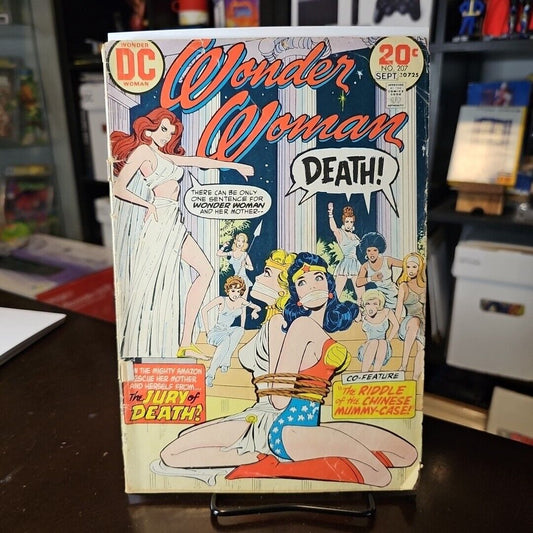 Wonder Woman # 207 Bondage Cover Comic Low Grade Cover Detached