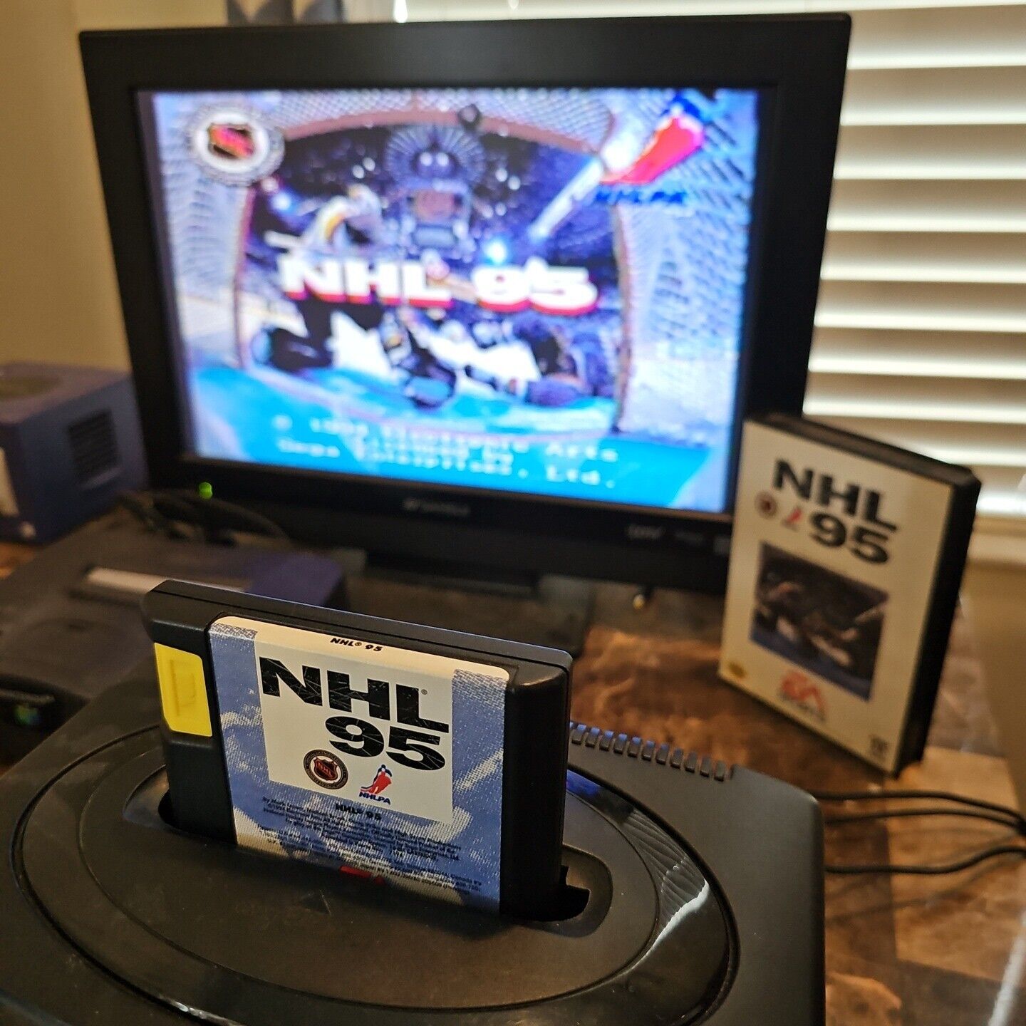 Sega Genesis NHL 95 Hockey Tested Case And Game