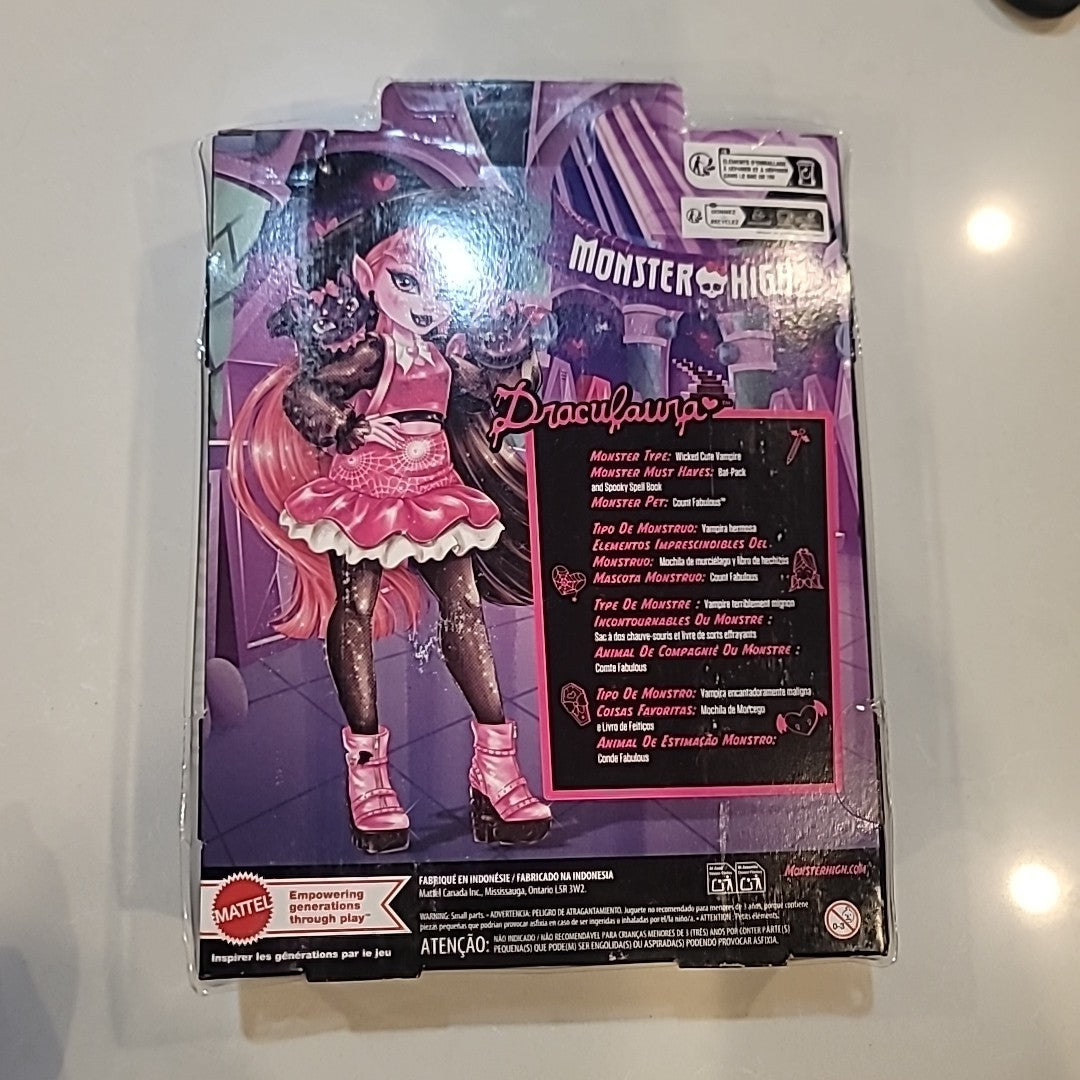 New Monster High Draculaura Doll with Pet Bat-Cat Count Fabulous and Accessories