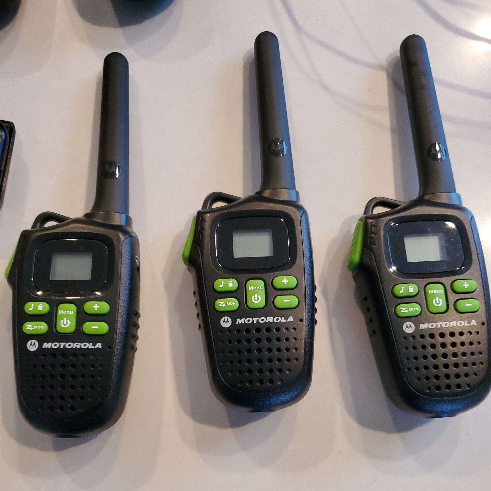 Motorola MD200TPR FRS Two Way 20 Mile Radio 5 Pack **** See Description